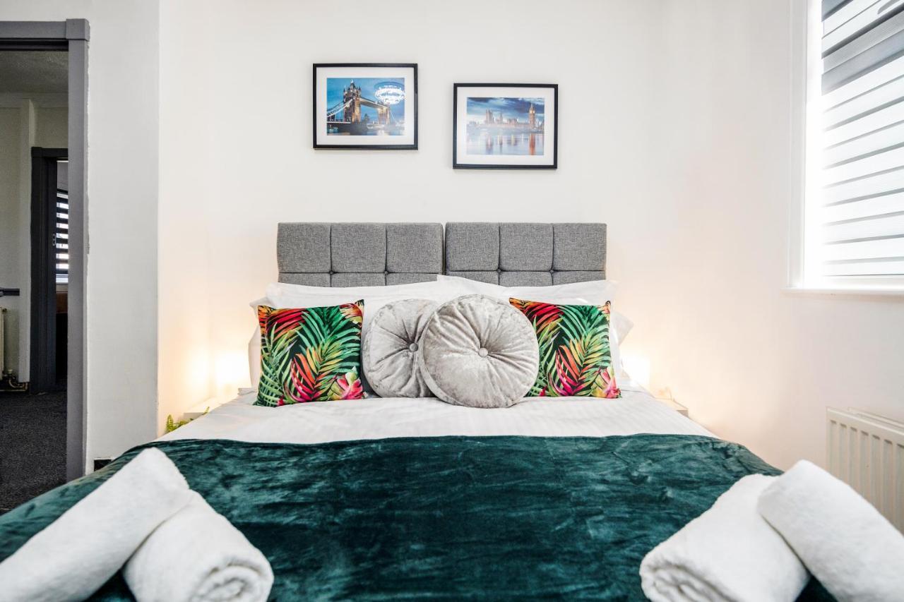 Heathrow 2-Bedroom Maisonette With Parking West Drayton  Exterior photo