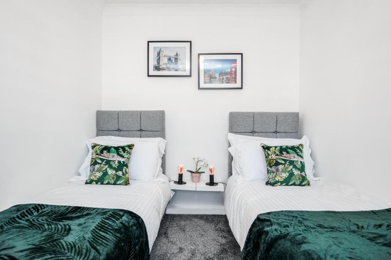 Heathrow 2-Bedroom Maisonette With Parking West Drayton  Exterior photo