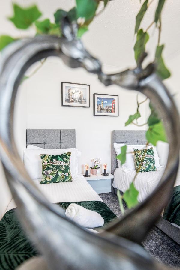 Heathrow 2-Bedroom Maisonette With Parking West Drayton  Exterior photo