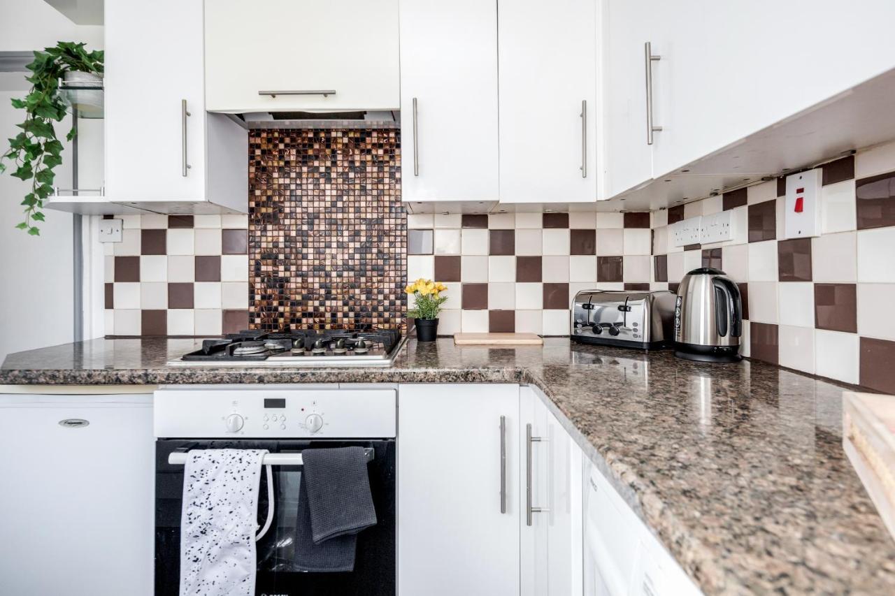 Heathrow 2-Bedroom Maisonette With Parking West Drayton  Exterior photo