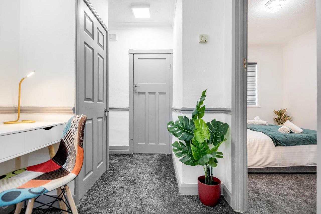 Heathrow 2-Bedroom Maisonette With Parking West Drayton  Exterior photo